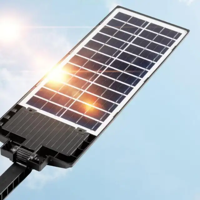 پرژکتور خورشیدی 400 وات 4 باتری فول